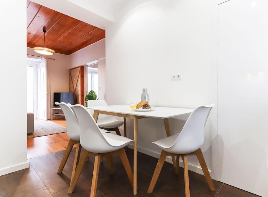Apartment Portucale ! Campo Ourique Design W/ Balcony Lisbon