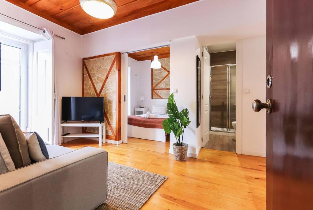 Portucale ! Campo Ourique Design W/ Balcony Apartment