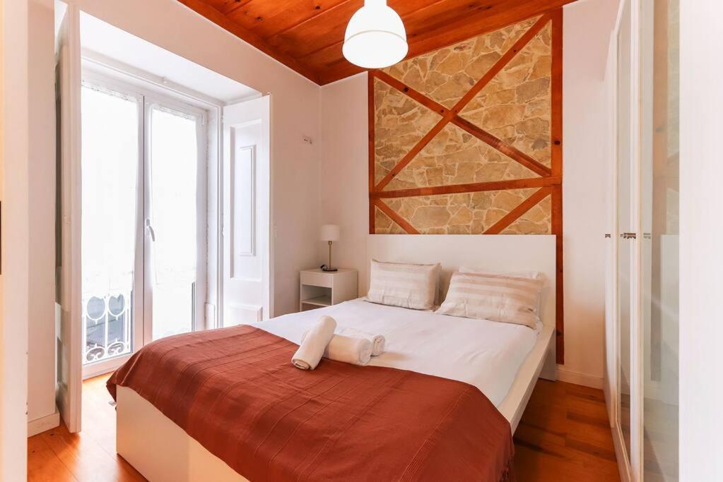 Apartment Portucale ! Campo Ourique Design W/ Balcony *