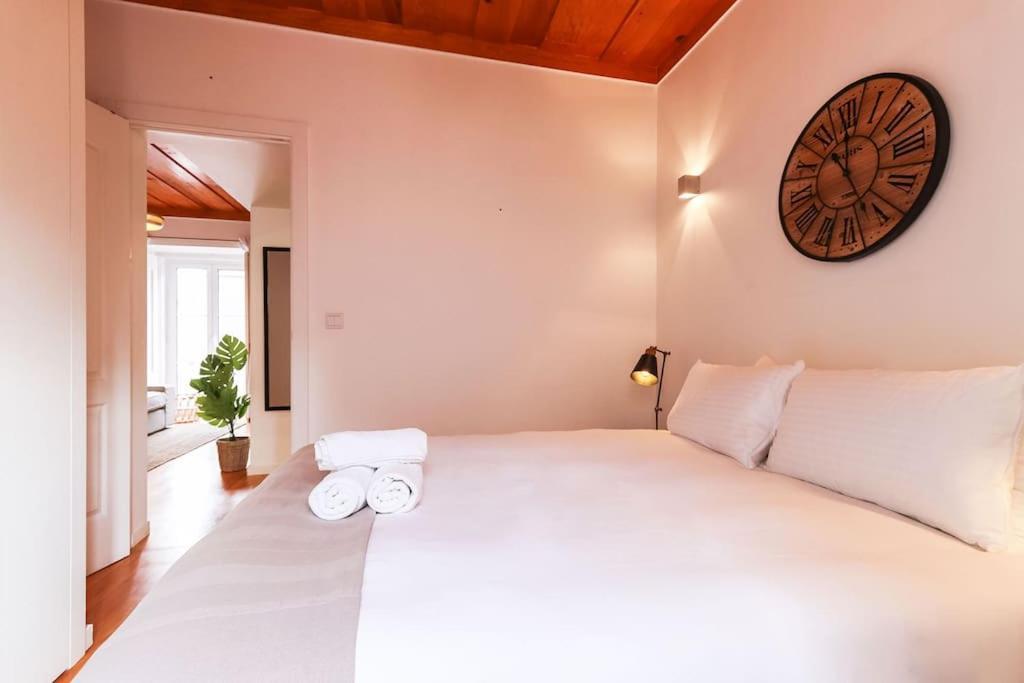 Portucale ! Campo Ourique Design W/ Balcony Apartment